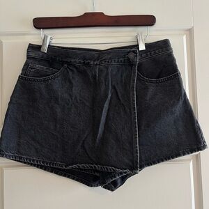 Levi’s Black Denim Skort